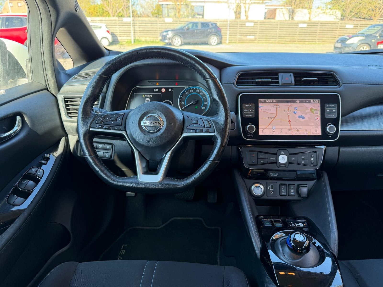 Hvid Nissan Leaf fra 2020