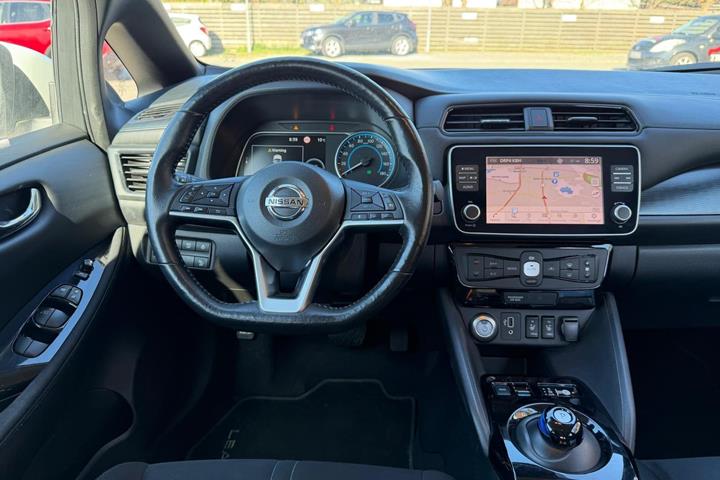 Hvid Nissan Leaf fra 2020