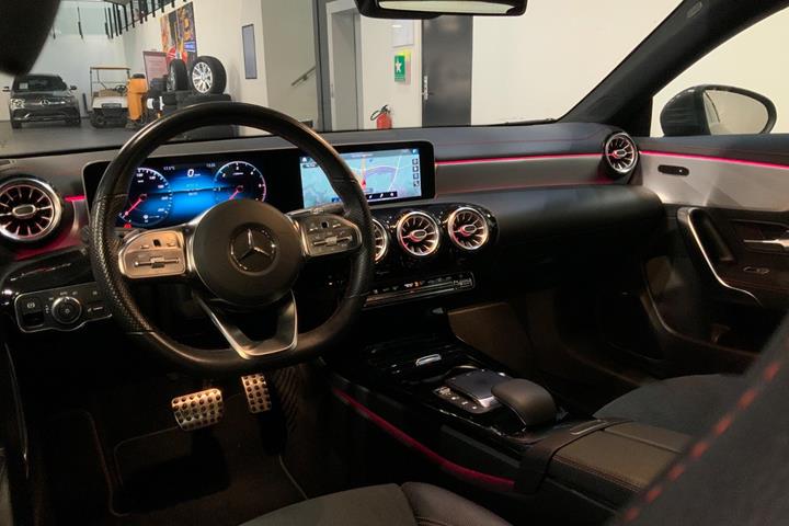 Grå Mercedes CLA200 d fra 2020