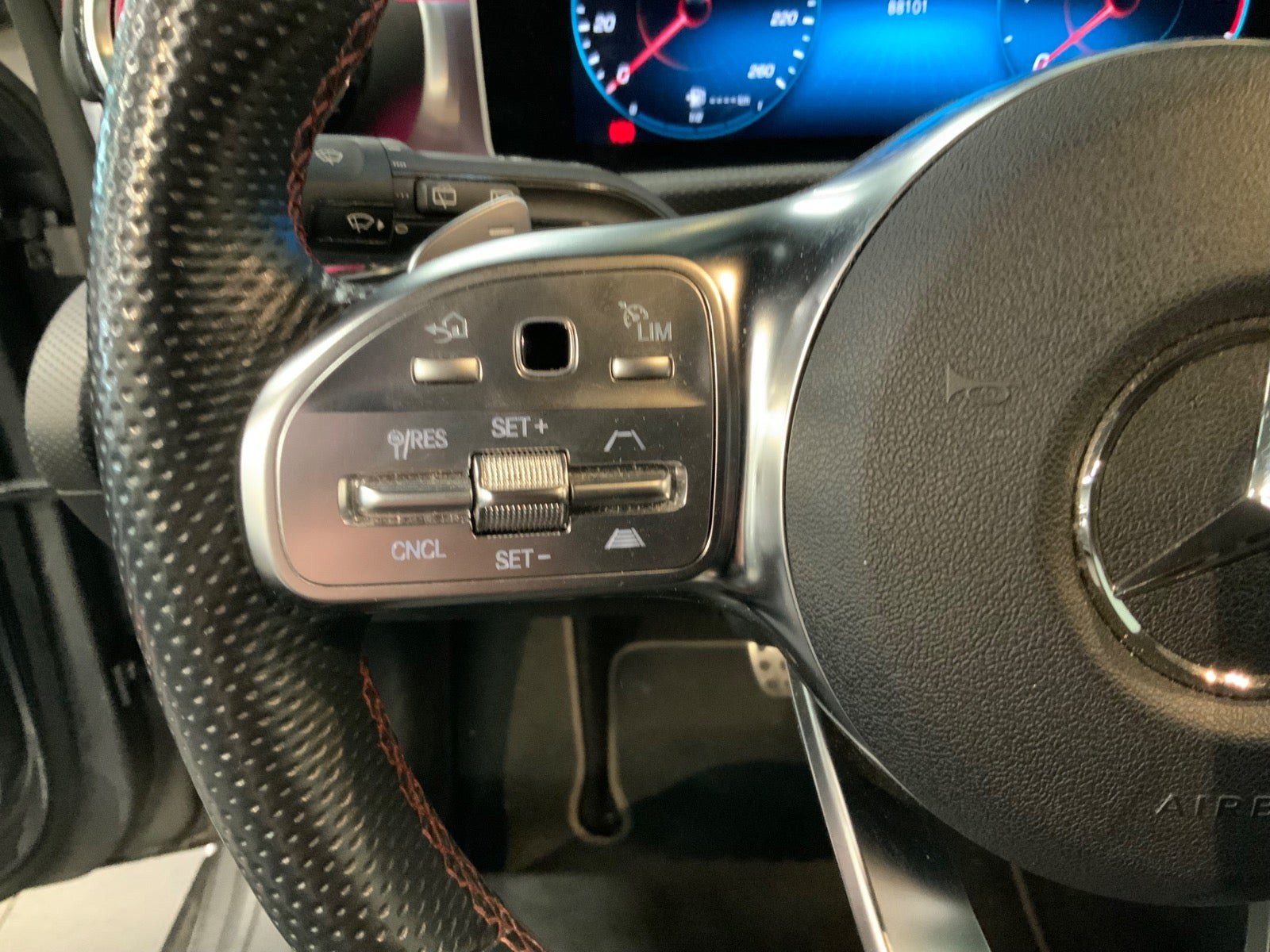 Grå Mercedes CLA200 d fra 2020
