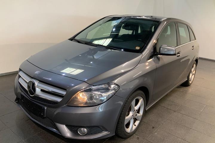 Grå Mercedes B180 fra 2013