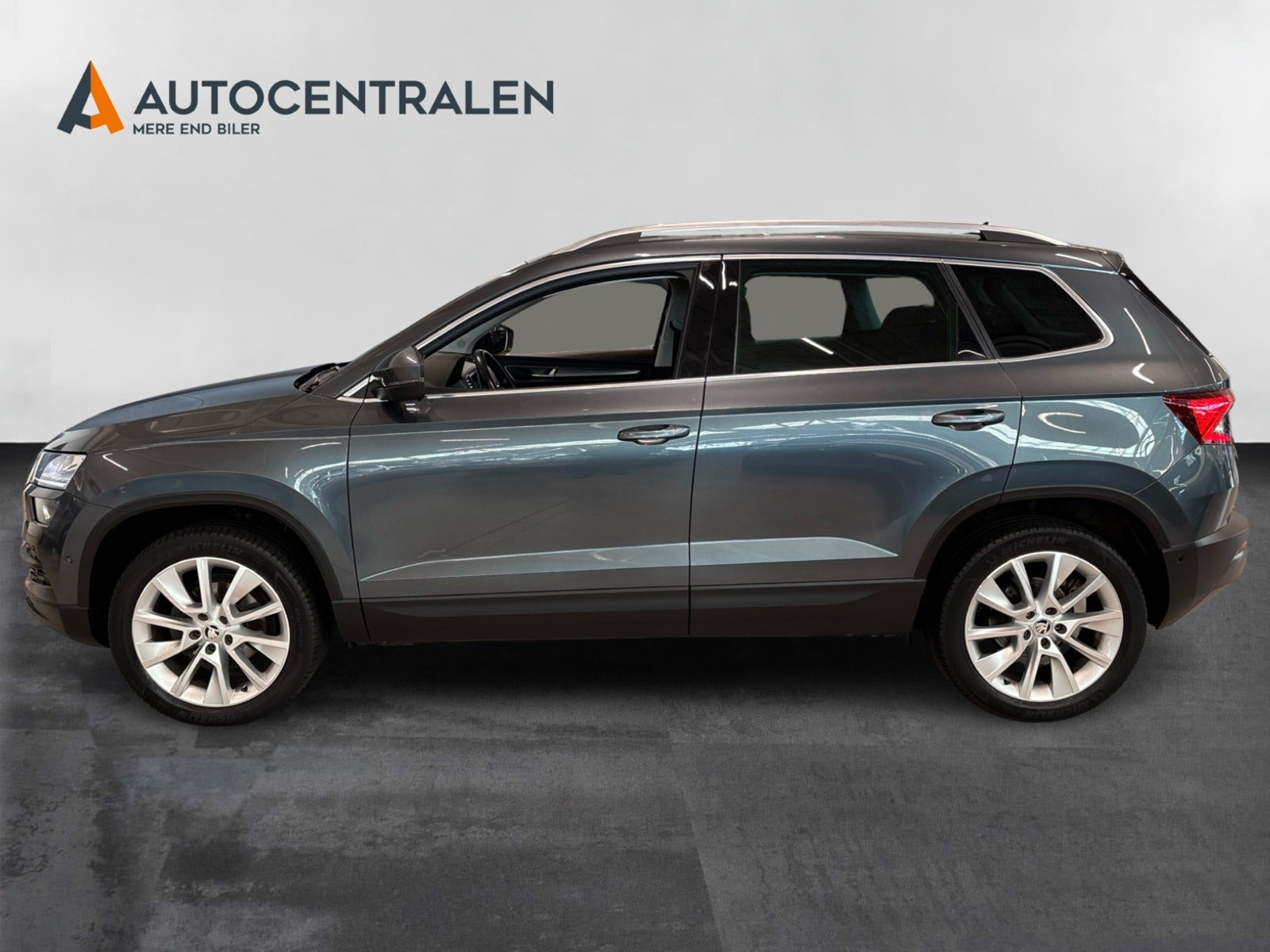 Grå Skoda Karoq fra 2021