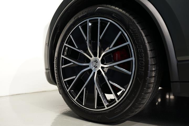 Grøn Porsche Macan 4S fra 2024