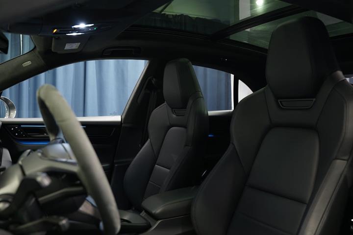 Grøn Porsche Macan 4S fra 2024