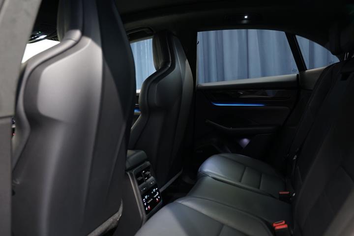 Grøn Porsche Macan 4S fra 2024