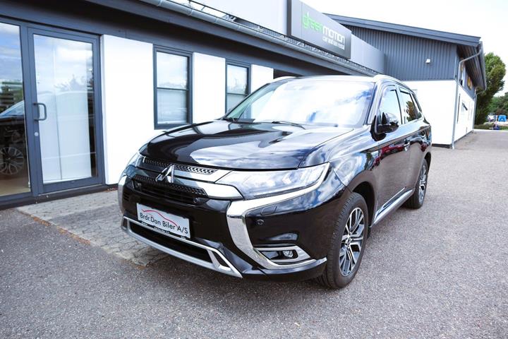 Sort Mitsubishi Outlander fra 2020