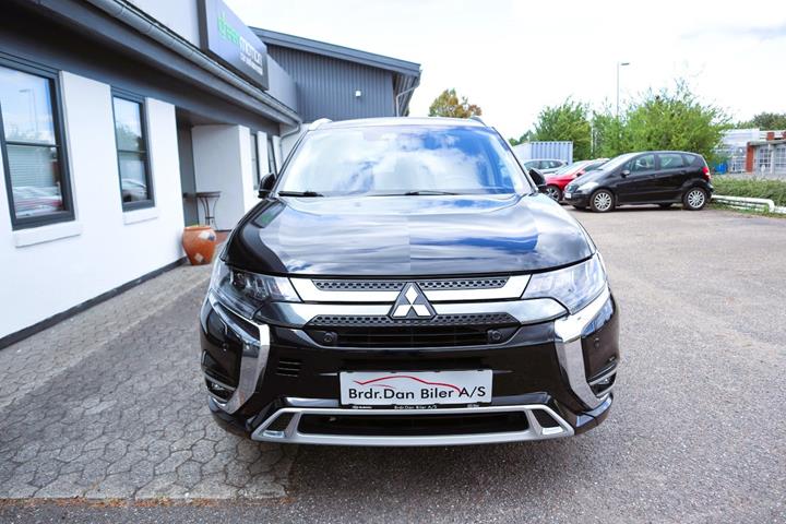 Sort Mitsubishi Outlander fra 2020