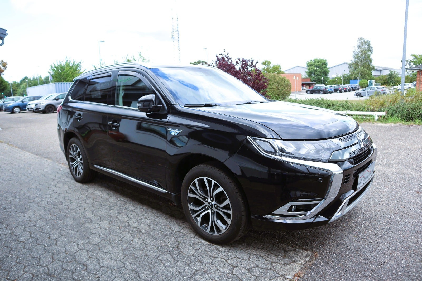 Sort Mitsubishi Outlander fra 2020