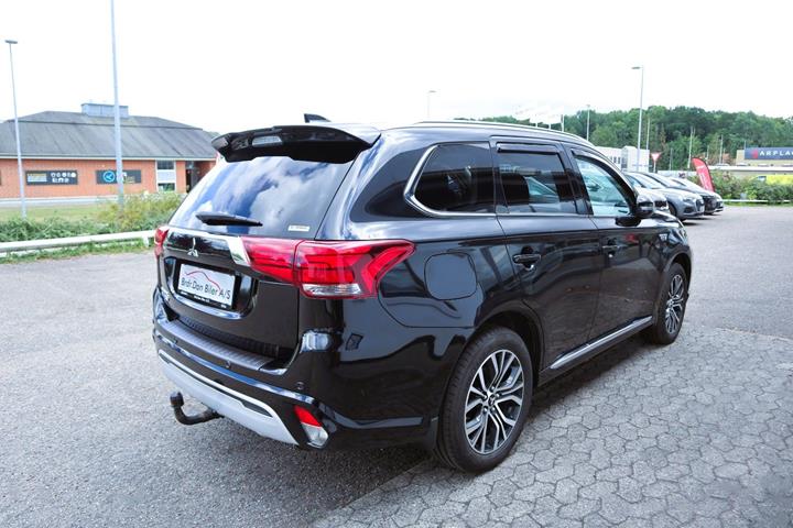 Sort Mitsubishi Outlander fra 2020