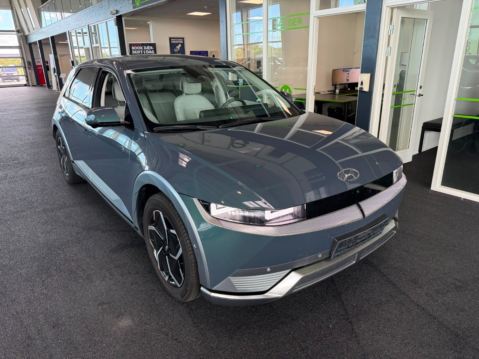 Blå Hyundai Ioniq 5 fra 2022