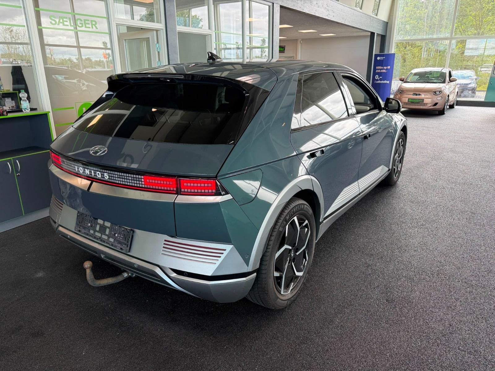Blå Hyundai Ioniq 5 fra 2022