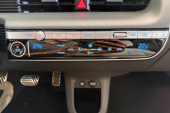 Blå Hyundai Ioniq 5 fra 2022