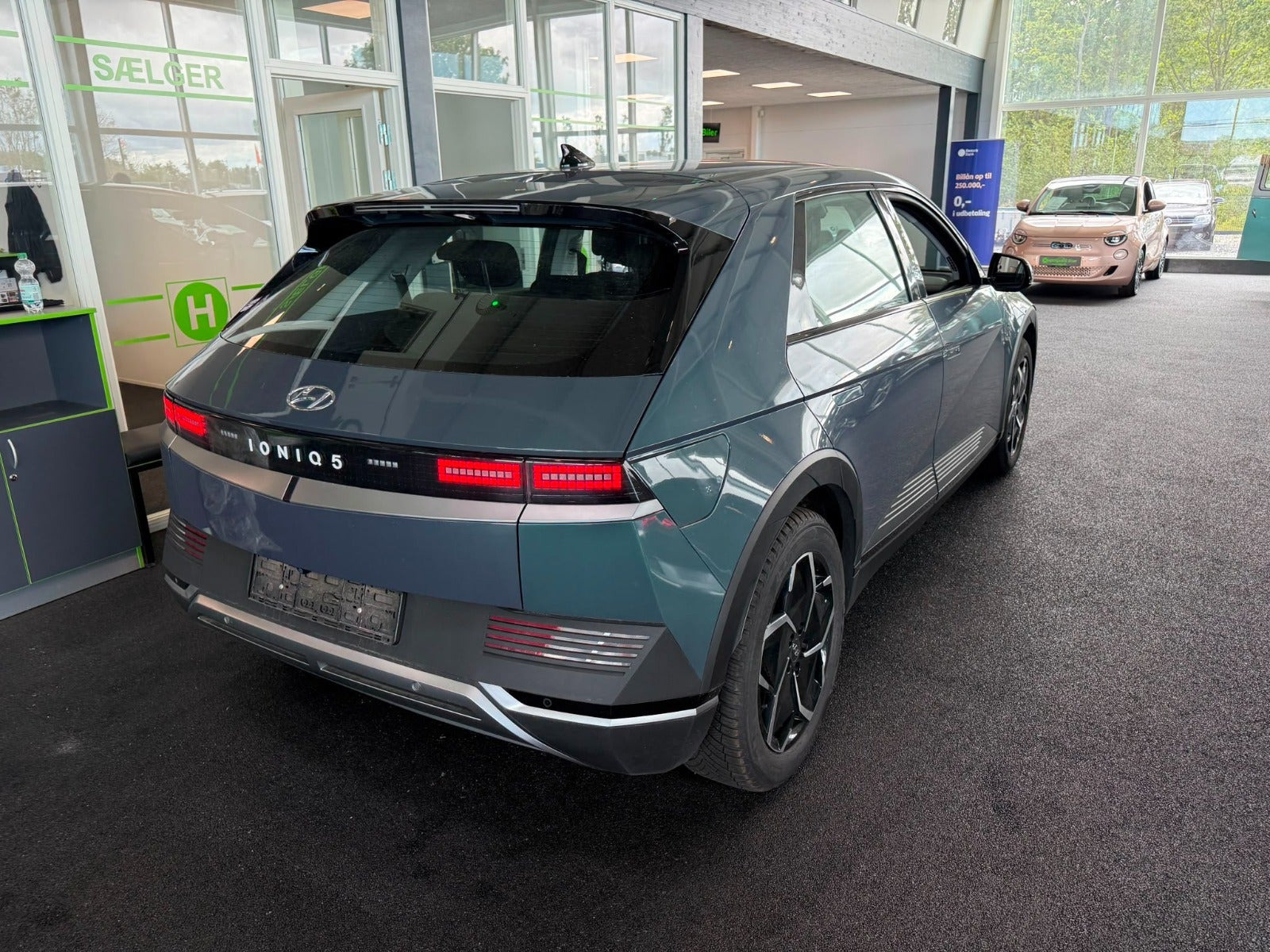 Blå Hyundai Ioniq 5 fra 2021