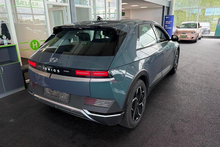 Blå Hyundai Ioniq 5 fra 2021
