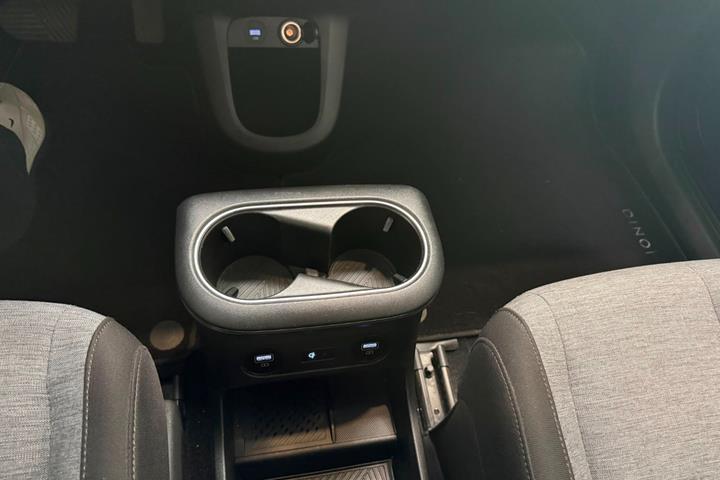 Blå Hyundai Ioniq 5 fra 2021