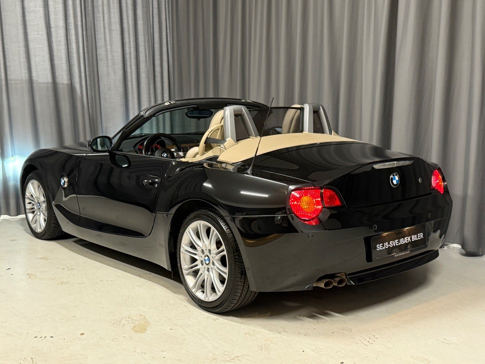 Sort BMW Z4 fra 2004