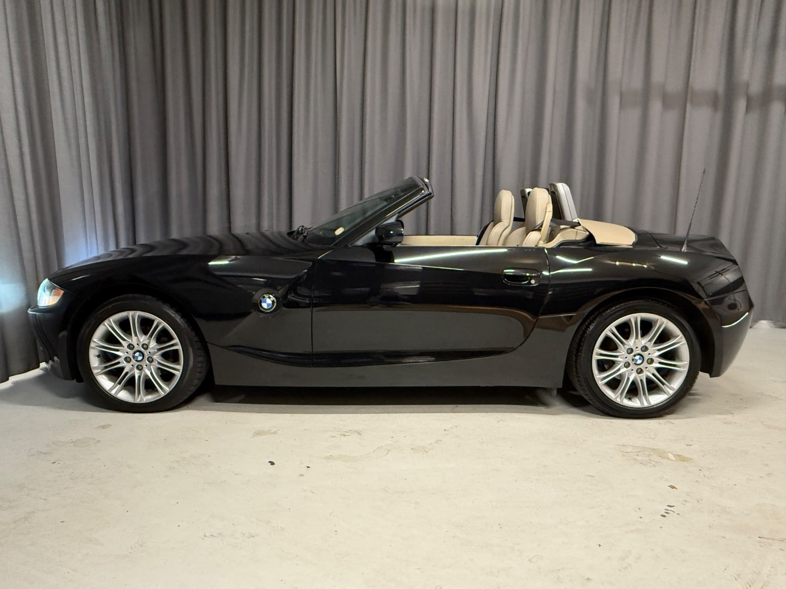 Sort BMW Z4 fra 2004