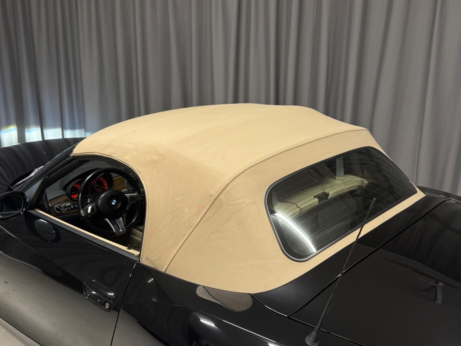 Sort BMW Z4 fra 2004