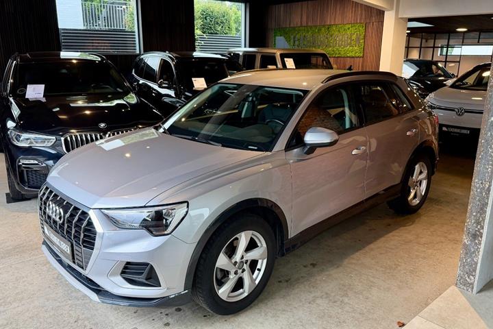 Grå Audi Q3 fra 2019