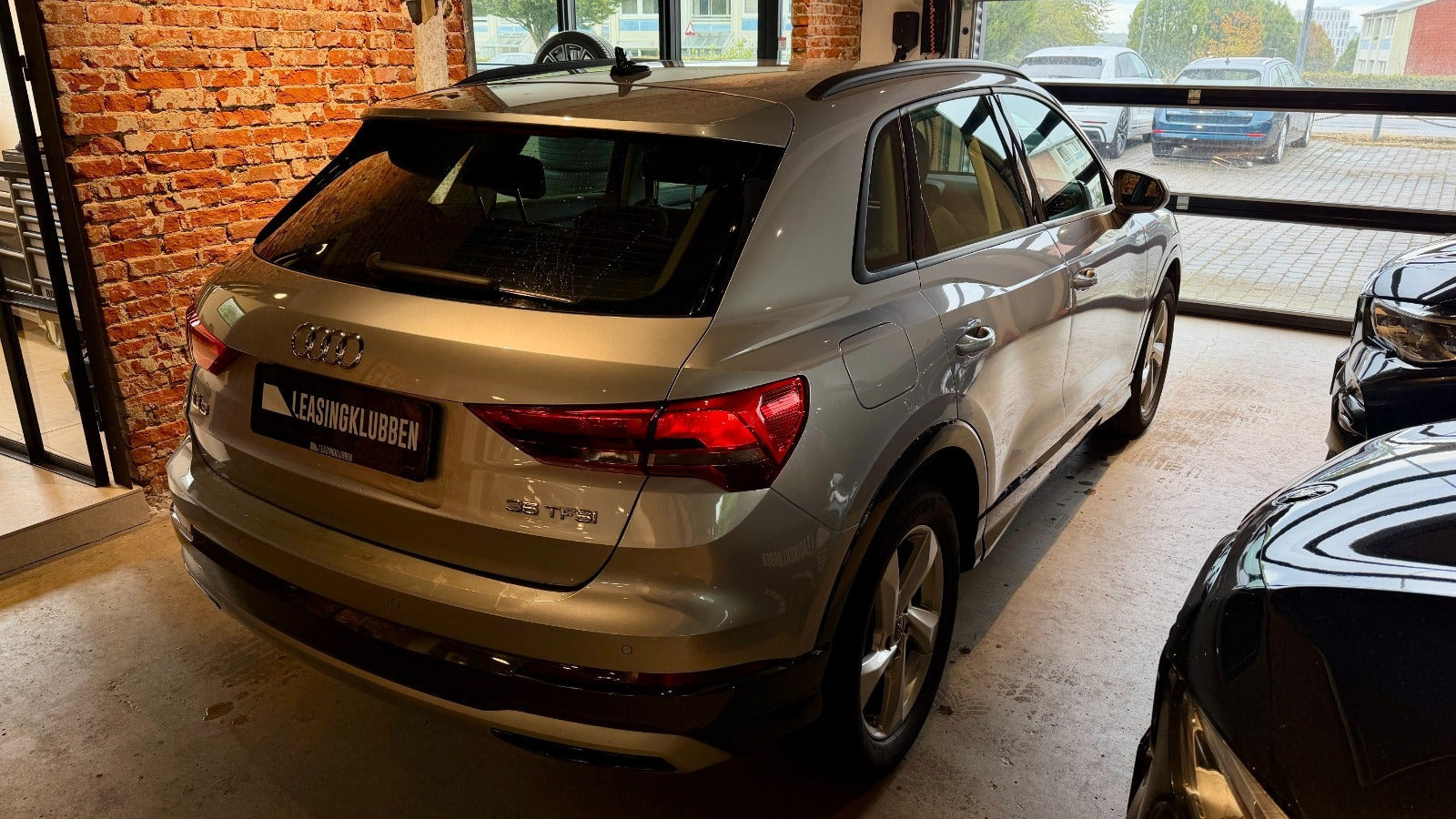 Grå Audi Q3 fra 2019