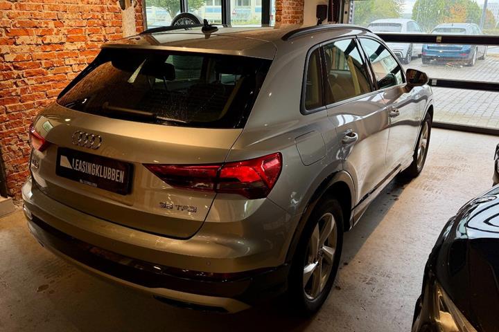 Grå Audi Q3 fra 2019
