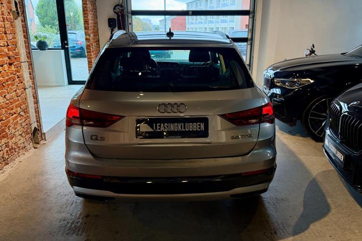 Grå Audi Q3 fra 2019