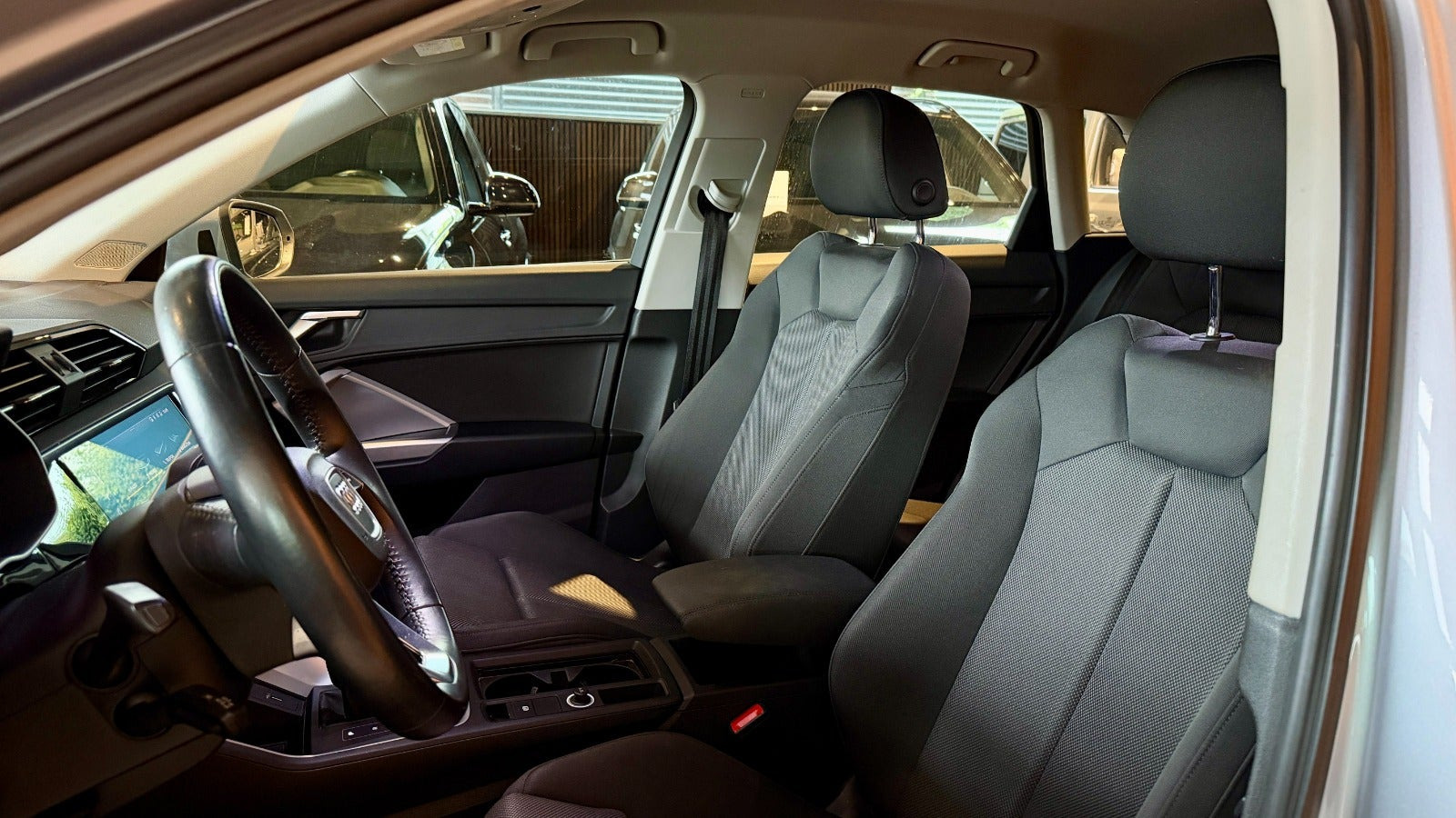Grå Audi Q3 fra 2019
