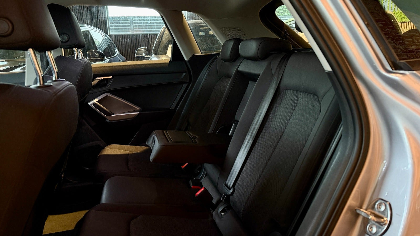 Grå Audi Q3 fra 2019