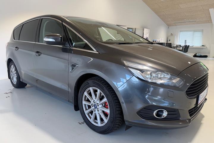 Grå Ford S-MAX fra 2017
