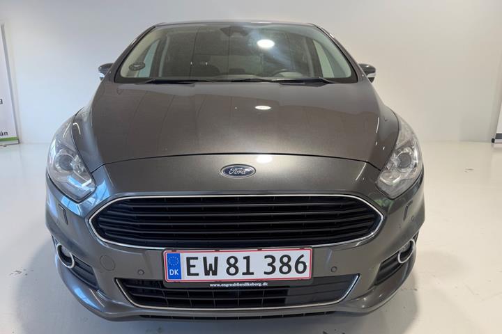 Grå Ford S-MAX fra 2017