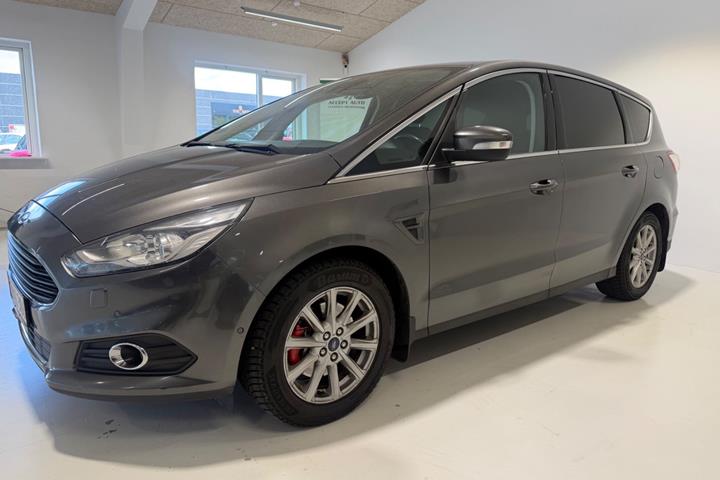 Grå Ford S-MAX fra 2017