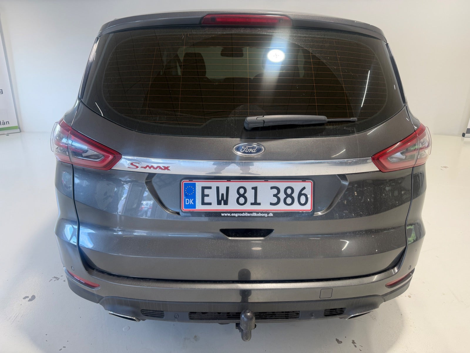 Grå Ford S-MAX fra 2017