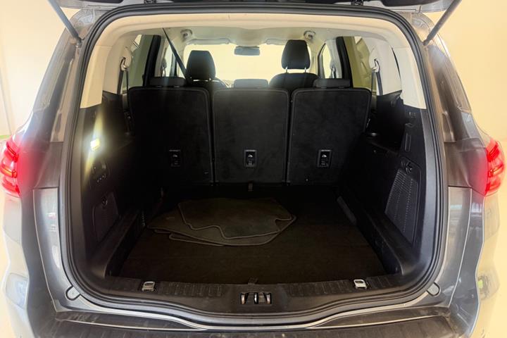 Grå Ford S-MAX fra 2017