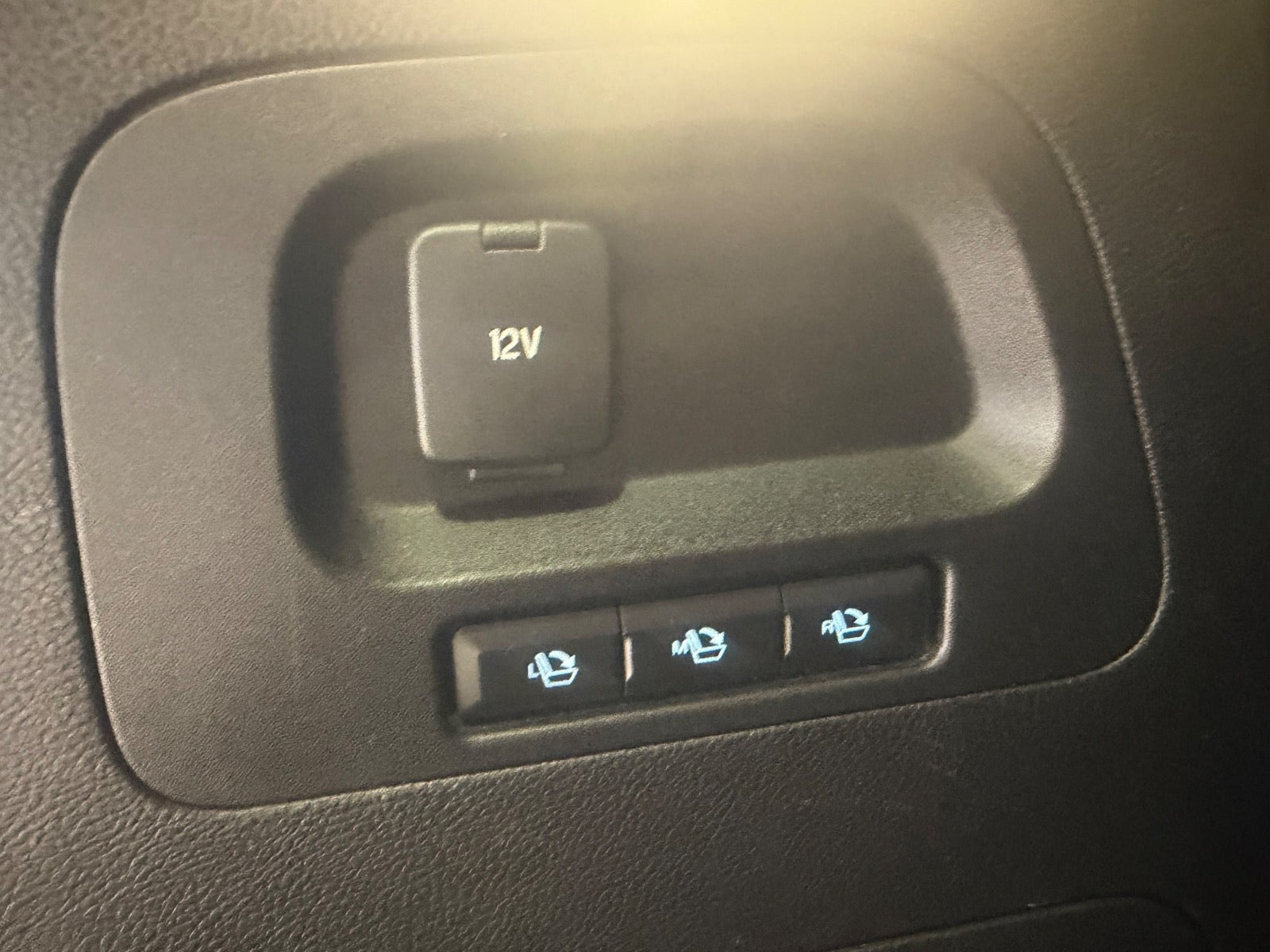 Grå Ford S-MAX fra 2017