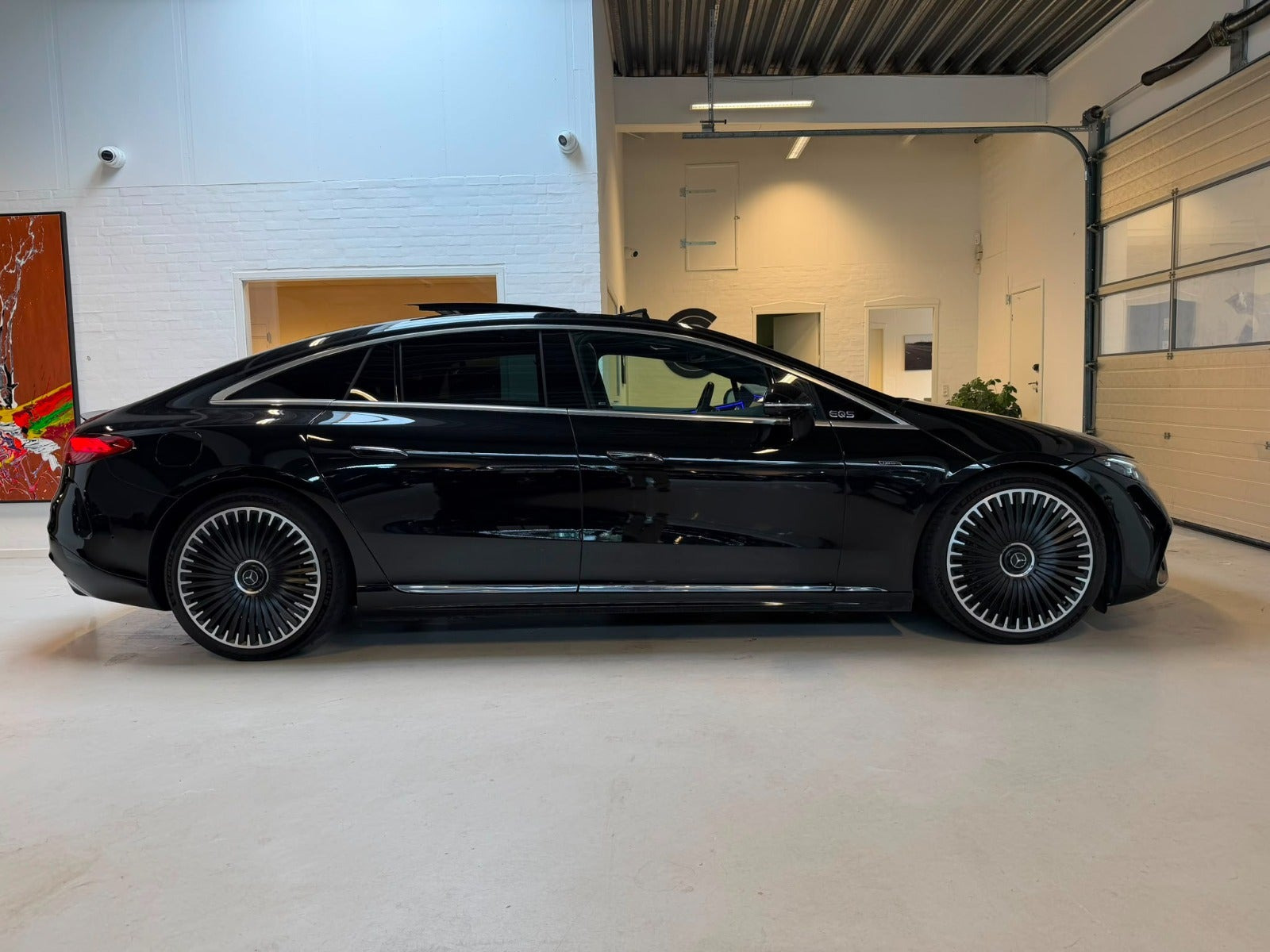 Sort Mercedes EQS53 fra 2023
