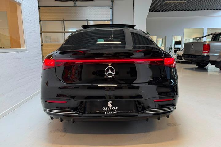 Sort Mercedes EQS53 fra 2023