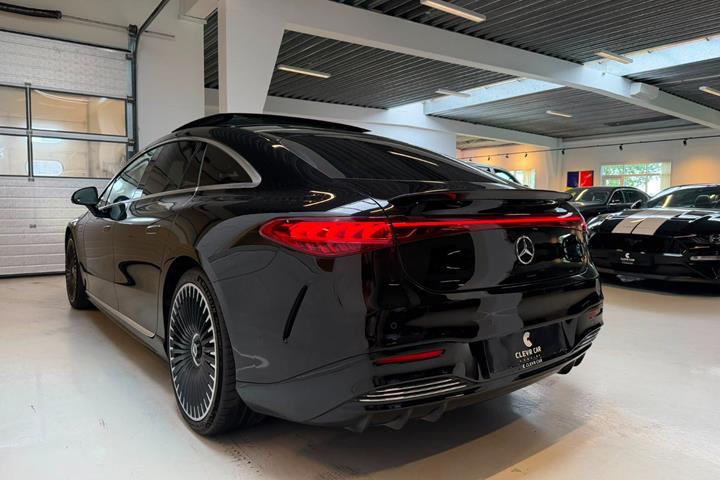 Sort Mercedes EQS53 fra 2023