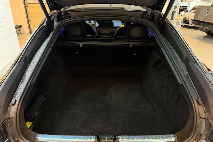 Sort Mercedes EQS53 fra 2023