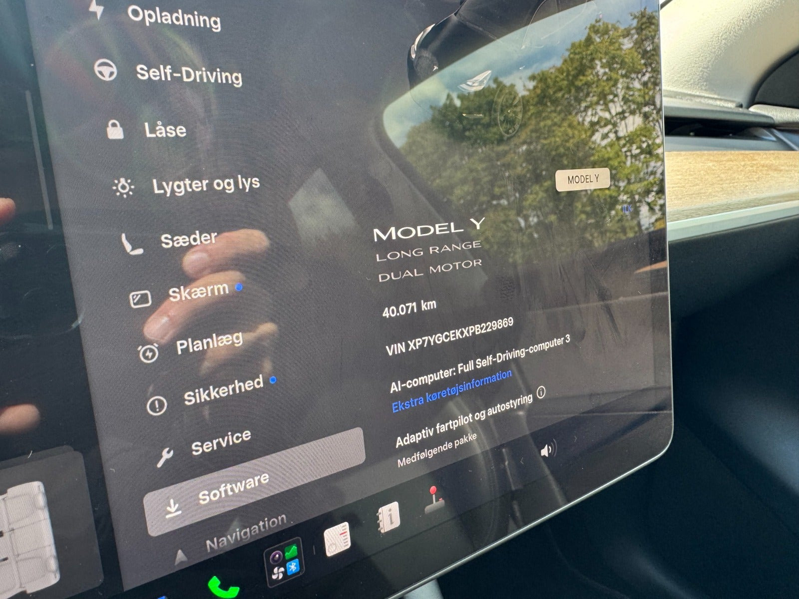 Sort Tesla Model Y fra 2023