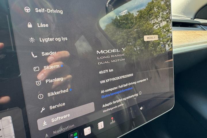Sort Tesla Model Y fra 2023