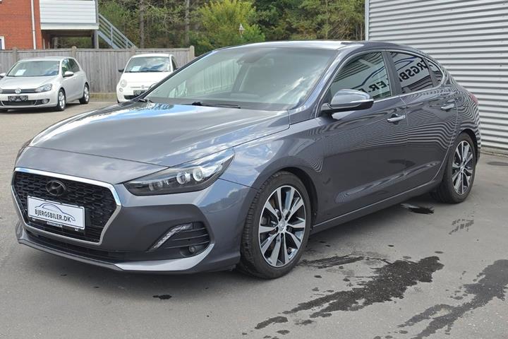 Grå Hyundai i30 fra 2017