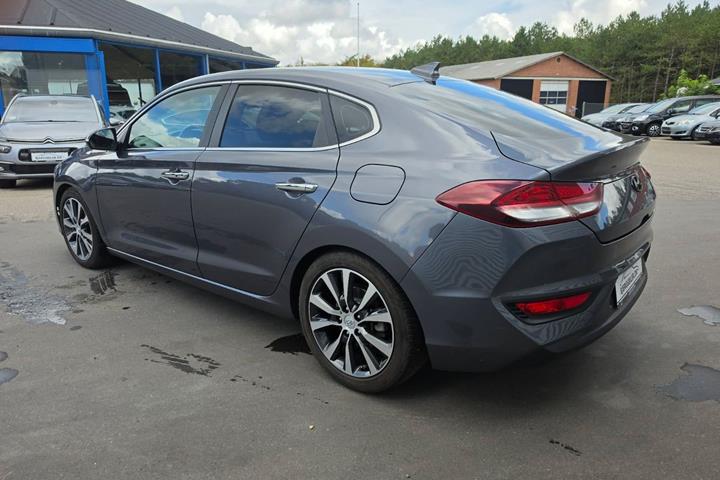 Grå Hyundai i30 fra 2017
