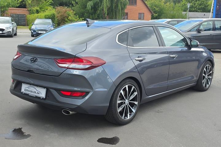 Grå Hyundai i30 fra 2017
