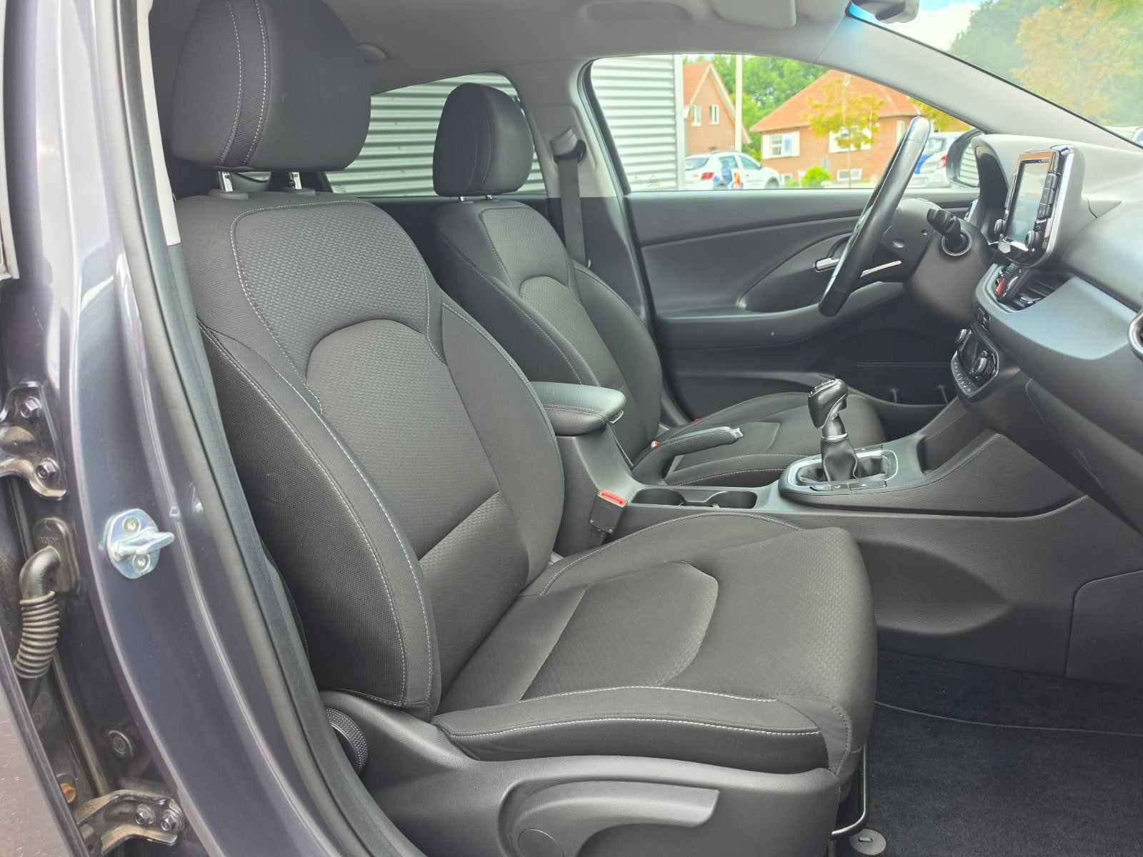 Grå Hyundai i30 fra 2017