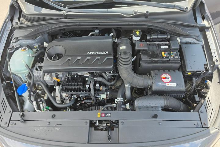 Grå Hyundai i30 fra 2017