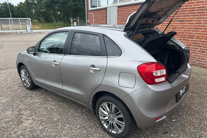 Grå Suzuki Baleno fra 2016