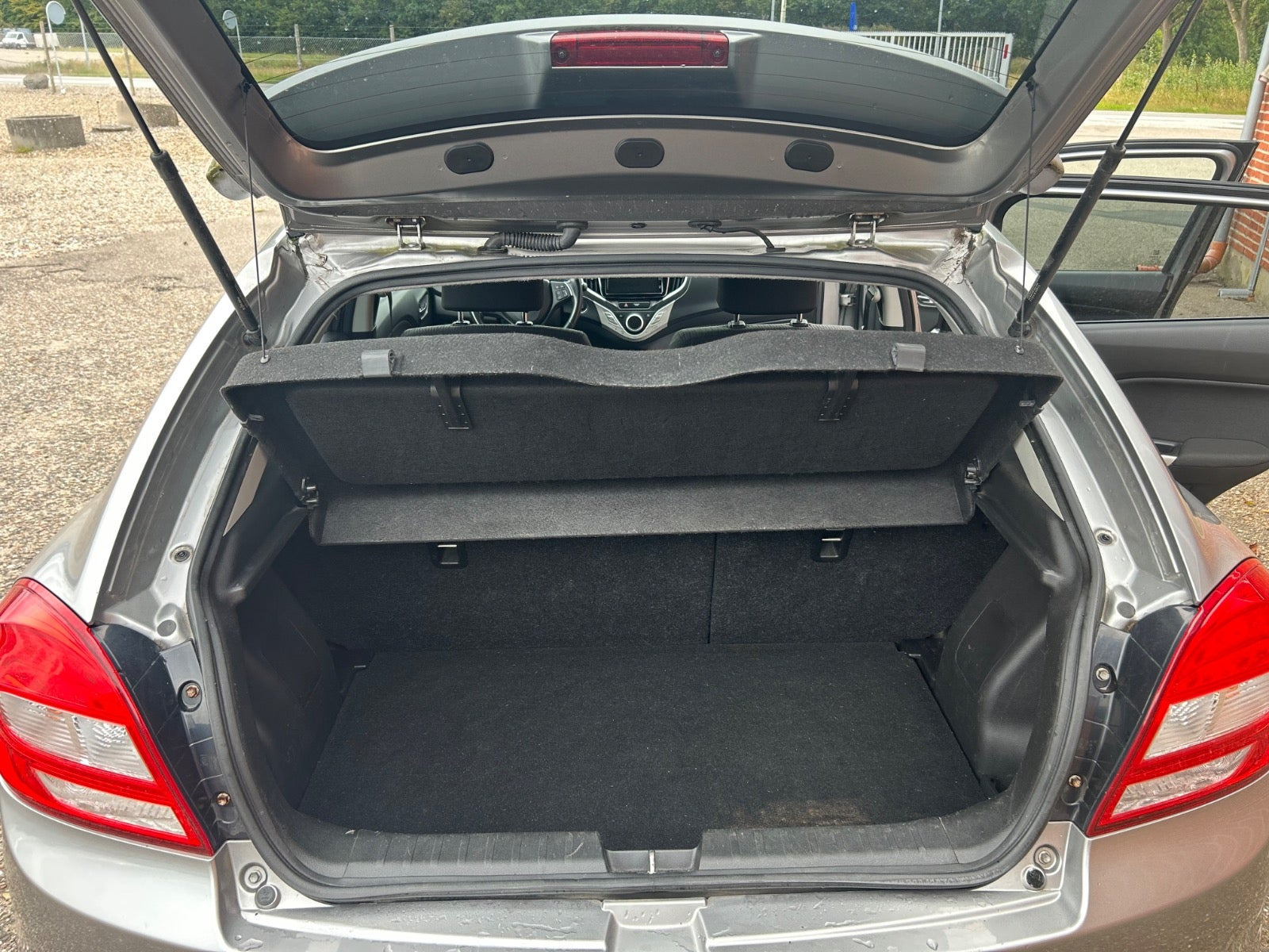 Grå Suzuki Baleno fra 2016