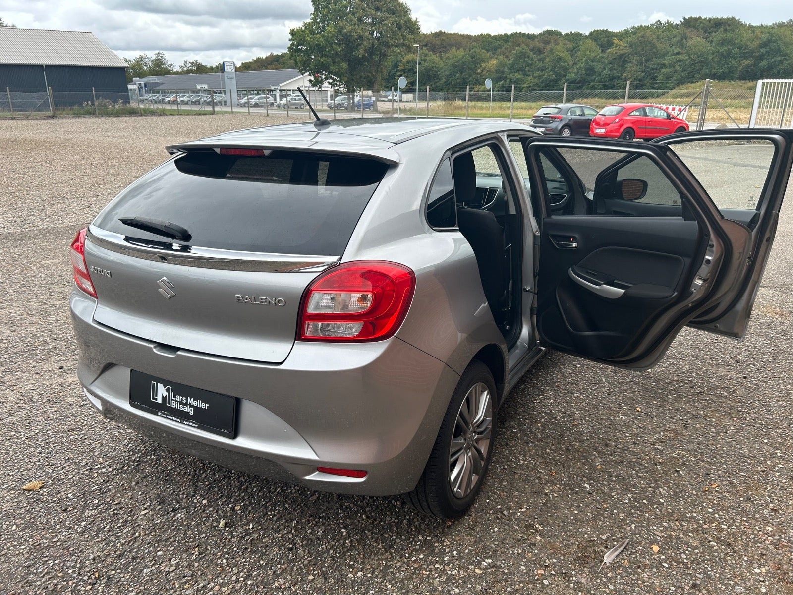 Grå Suzuki Baleno fra 2016