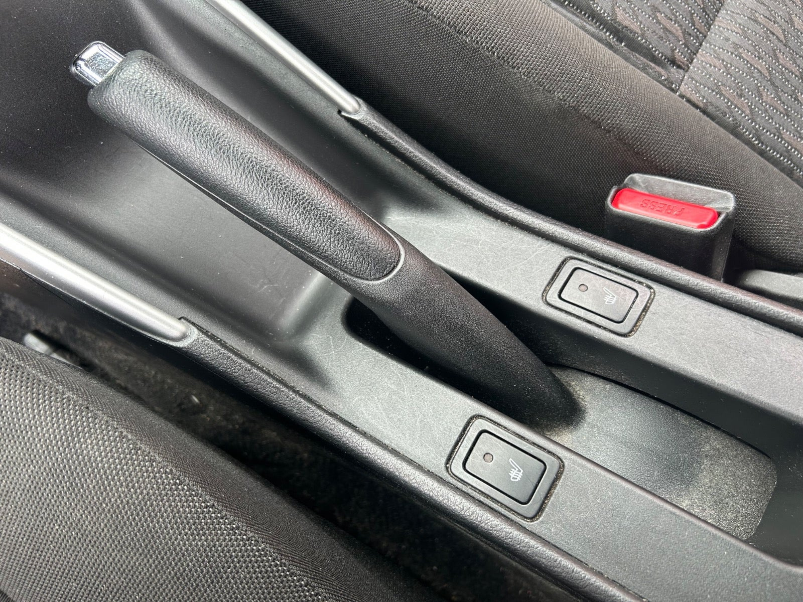 Grå Suzuki Baleno fra 2016