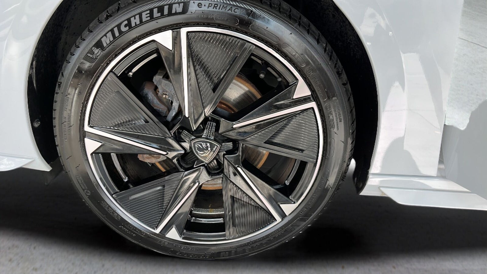 Hvid Peugeot E-308 fra 2023
